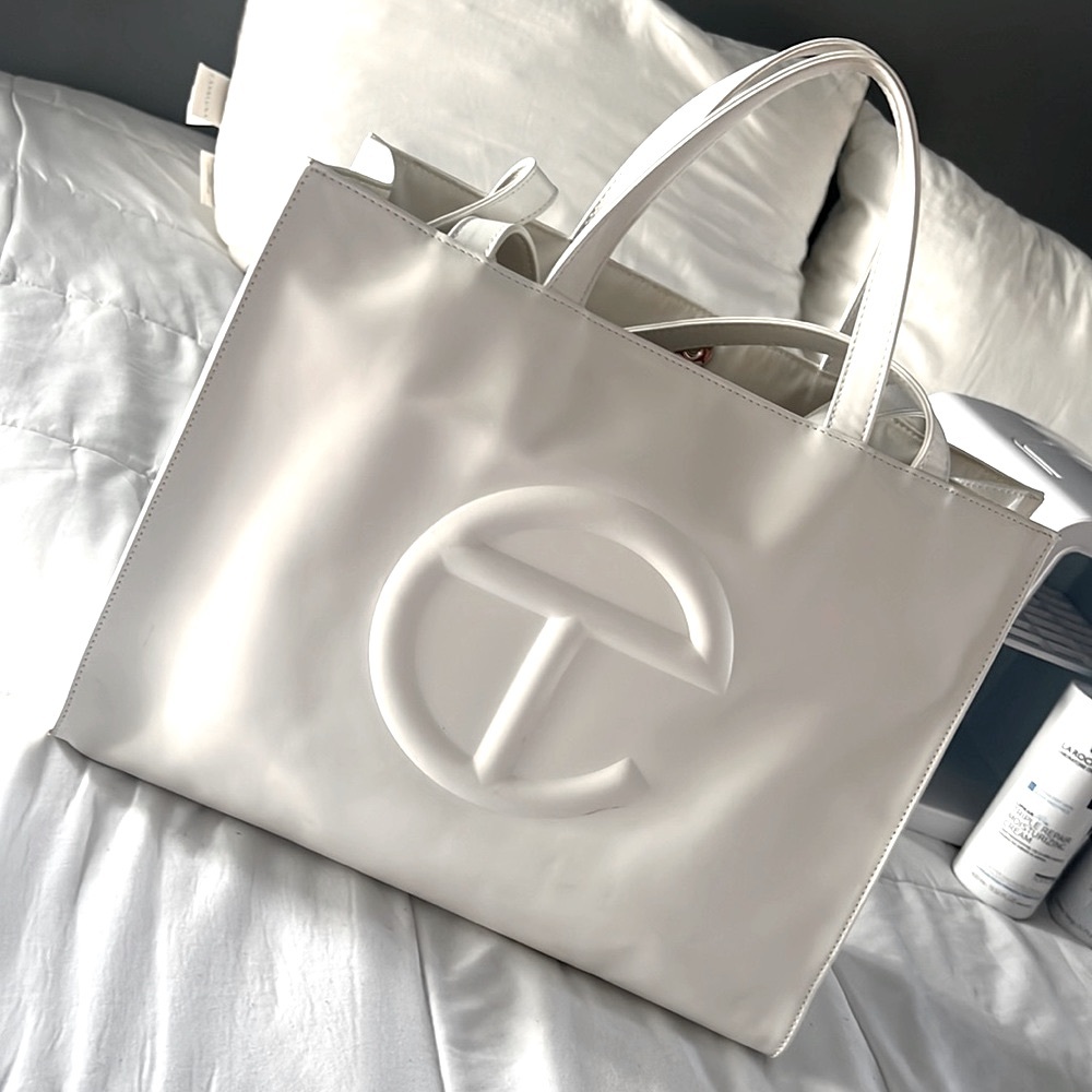 ✨💖Telfar Medium White Shopping Bag💖✨